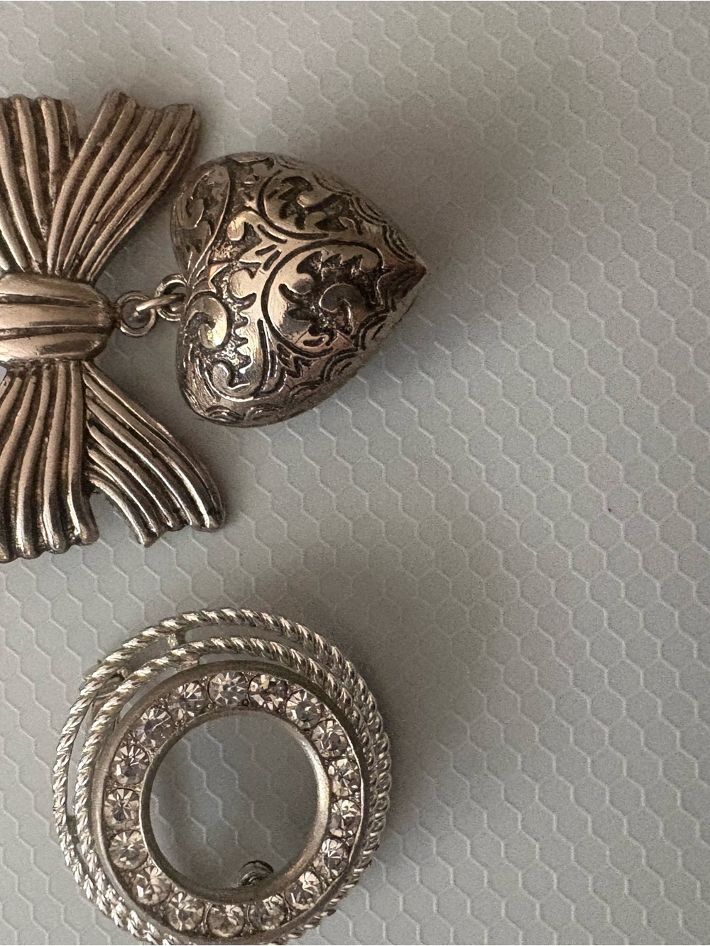 Silver-Tone Decorative Heart & Round Broach set - Picture 2 of 3